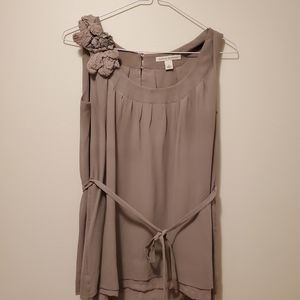 Awesome grey sleeveless Banana Republic shirt.